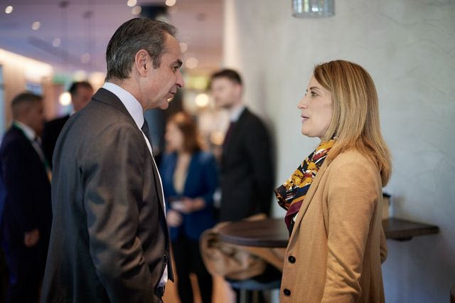 O Πρωθυπουργός Κυριάκος Μητσοτάκης με την Πρόεδρο του Ευρωπαϊκού Κοινοβουλίου Roberta Metsola
