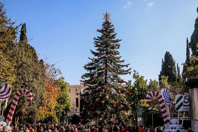 Πότε θα φωταγωγηθεί το χριστουγεννιάτικο δέντρο του Συντάγματος