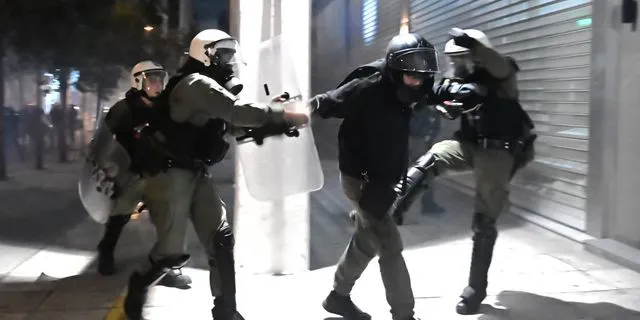 Εξάρχεια: ΕΔΕ για τους αστυνομικούς που γρονθοκόπησαν πολίτες