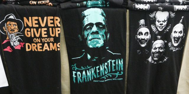 “Εφιάλτης” στη Φωκίωνος Νέγρη – Μάγισσες, ζόμπι και ο Φρέντι Κρούγκερ γιόρτασαν το Halloween