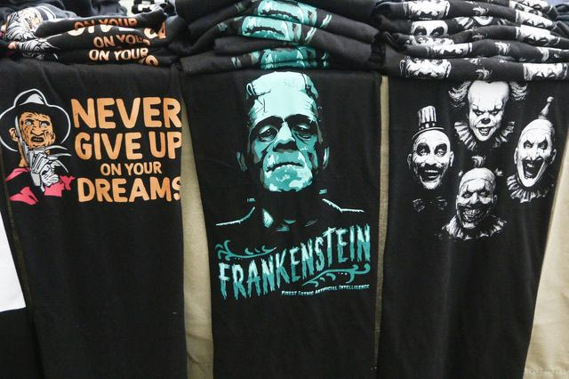 “Εφιάλτης” στη Φωκίωνος Νέγρη – Μάγισσες, ζόμπι και ο Φρέντι Κρούγκερ γιόρτασαν το Halloween