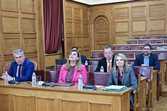 Στην Εξεταστική με κατεβασμένα παντελόνια