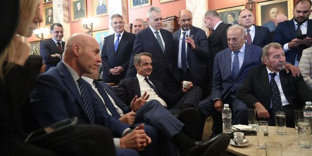 Το πρώτο “crash test” των επίδοξων δελφίνων της ΝΔ