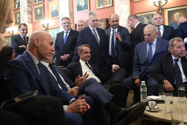 Το πρώτο “crash test” των επίδοξων δελφίνων της ΝΔ