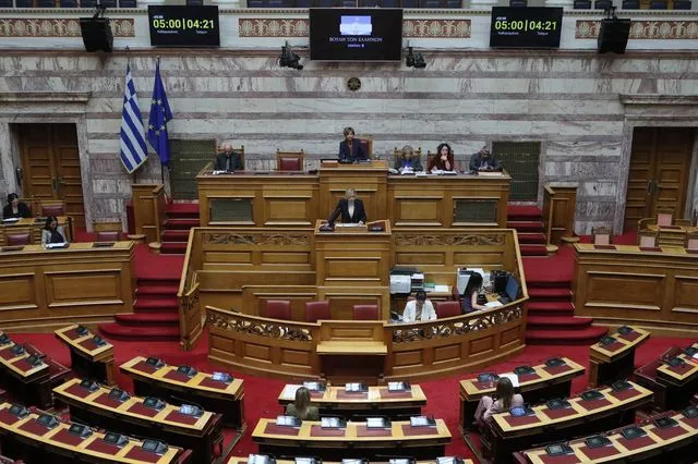 Βουλή: Τα συλλυπητήρια της Ολομέλειας για τον θάνατο του Αλέκου Φλαμπουράρη