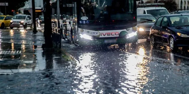 ΣΥΡΙΖΑ: Με 40 χιλιοστά βροχής έκλεισαν οι δρόμοι στην Αθήνα
