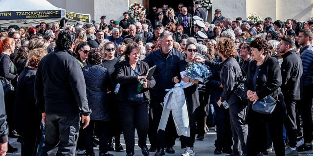 Σε κλίμα βαθιάς οδύνης η κηδεία του 19χρονου που σκοτώθηκε από έκρηξη χειροβομβίδας