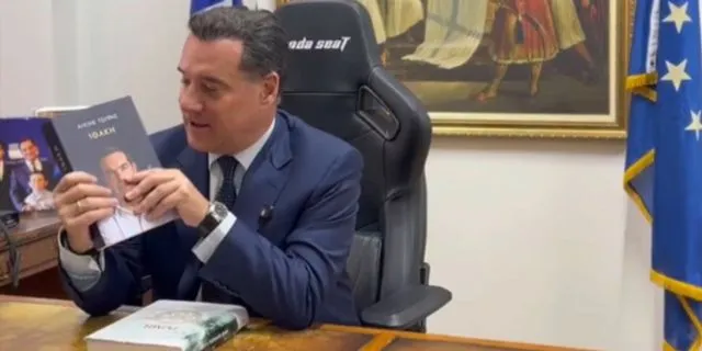 Ο Άδωνις έλαβε την “Ιθάκη” – Ποιο βιβλίο έστειλε στον Τσίπρα