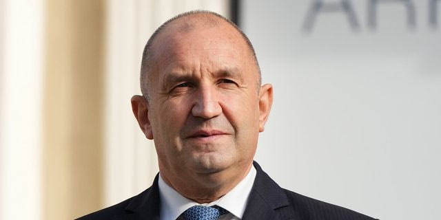 Βουλγαρία: Ο πρόεδρος Ράντεφ ζητά την αποφυλάκιση του Νικολά Σαρκοζί