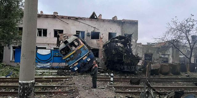 Γιατί η Ρωσία “σφυροκοπά” το ουκρανικό σιδηροδρομικό δίκτυο