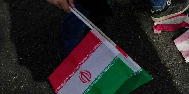 Ιράν: Οι Φρουροί της Επανάστασης ζητούν “εκδίκηση” για τη δολοφονία του στρατιωτικού ηγέτη της Χεζμπολάχ