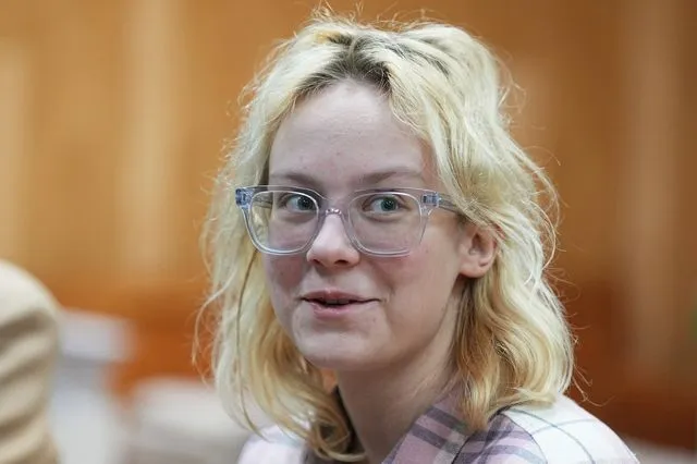 Ρωσία: Η τραγουδίστρια “Ναόκο” καταδικάστηκε για τρίτη φορά σε φυλάκιση 13 ημερών