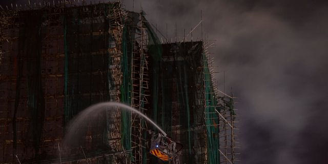 Στους 94 οι νεκροί από τη φωτιά στους ουρανοξύστες στο Χονγκ Κονγκ