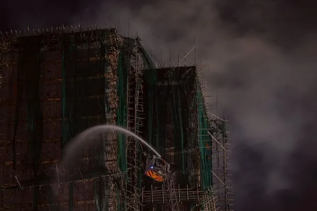 Στους 94 οι νεκροί από τη φωτιά στους ουρανοξύστες στο Χονγκ Κονγκ