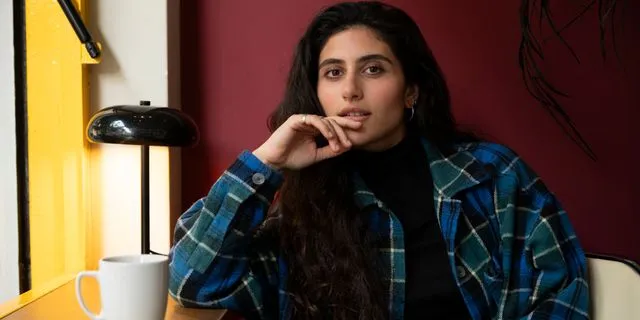 Η Μαρίνα Σπανού είναι η φωνή μιας γενιάς που μεγαλώνει μπροστά μας