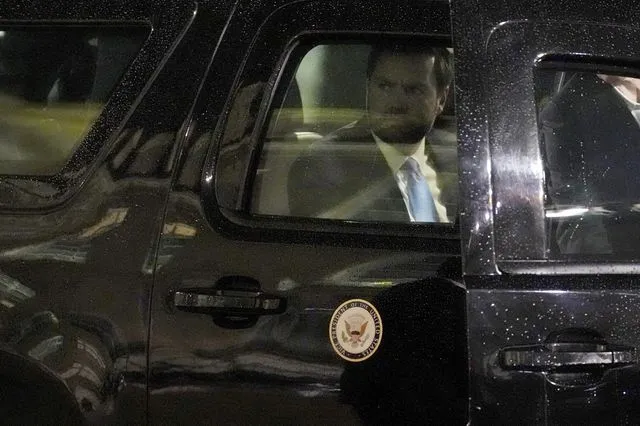 Σοβαρό τροχαίο στην αυτοκινητοπομπή του Τζέι Ντι Βανς – Σε κρίσιμη κατάσταση αστυνομικός