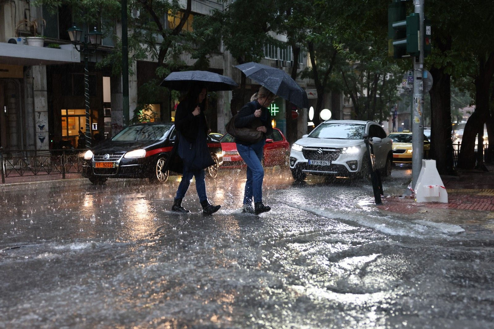 Χριστούγεννα με βροχές και καταιγίδες - Πότε εξασθενεί η κακοκαιρία