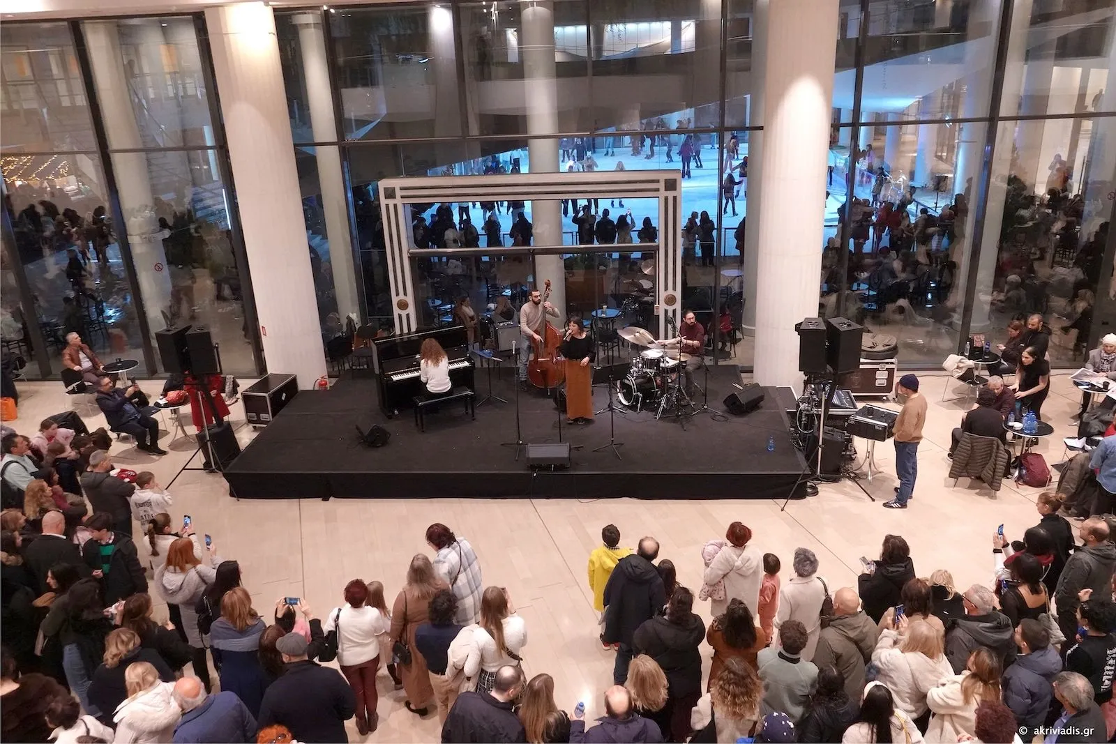 Χριστουγεννιάτικες συναυλίες για μικρούς και μεγάλους. Συγκροτήματα Jazz Ωδείου Αθηνών, Φουαγιέ Μουσών 