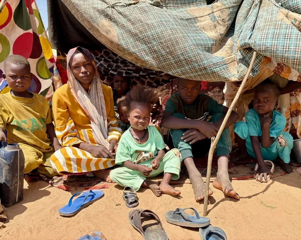 Η Hawa Abdallah με τον σύζυγό της και τα πέντε παιδιά τους.