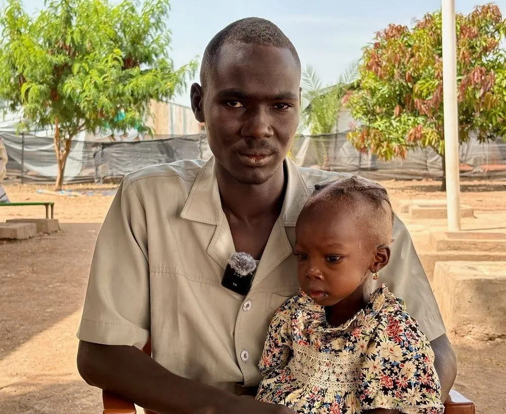 Ο Abdulrahman έφερε την κόρη του στο νοσοκομείο Rokero