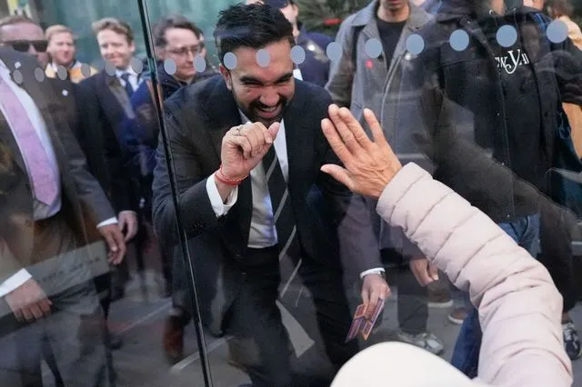 Αναλύοντας ένα πολιτικό φαινόμενο: “Ο Μαμντάνι τα έκανε όλα αλλιώς”