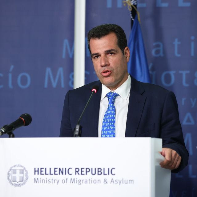 Ο υπουργός Μετανάστευσης Θάνος Πλεύρης