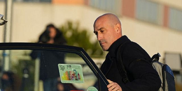 Λουίς Ρουμπιάλες: Του πέταξαν αυγά κατά τη διάρκεια παρουσίασης βιβλίου