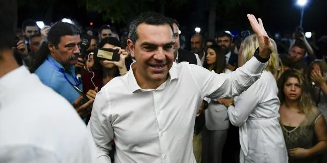 Τα σενάρια που “καίει” το βιβλίο του Τσίπρα