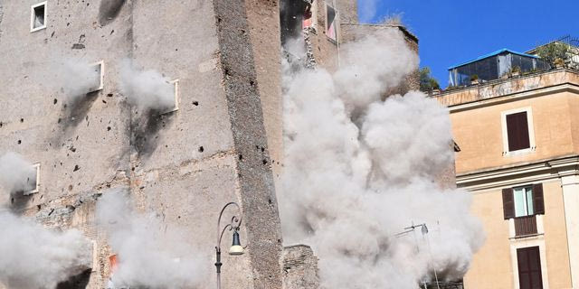 Ιταλία: Μερική κατάρρευση του “Πύργου των Κόμηδων” – Τραυματίστηκαν 4 εργάτες