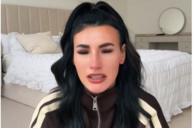 Βρετανίδα influencer προσποιούταν ότι είχε καρκίνο για να κερδίσει followers