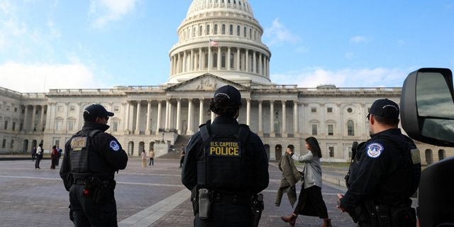 Πυροβόλησαν δύο μέλη της Εθνοφρουράς κοντά στον Λευκό Οίκο – Υπό κράτηση ύποπτος