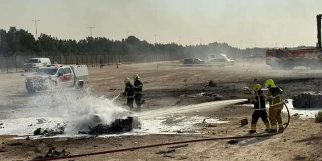 Ντουμπάι: Συνετρίβη αεροσκάφος σε αεροπορική επίδειξη – Νεκρός ο πιλότος 