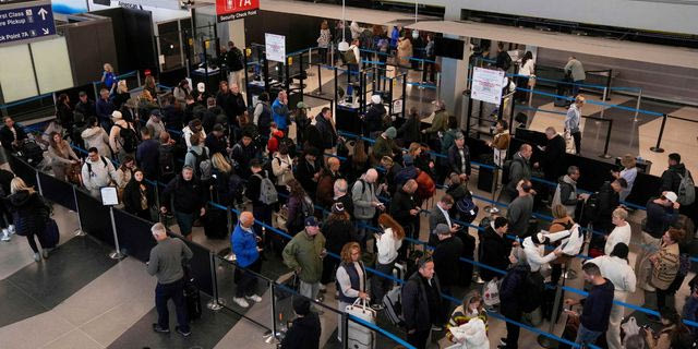 ΗΠΑ: Πάνω από 1.000 πτήσεις ακυρώθηκαν και σήμερα – Πότε θα επιστρέψει η κανονικότητα