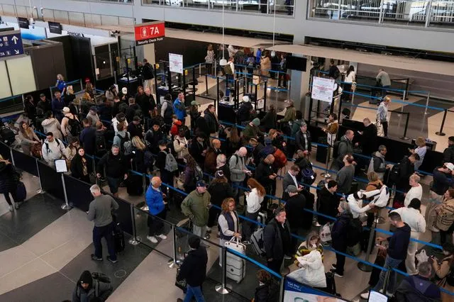 ΗΠΑ: Πάνω από 1.000 πτήσεις ακυρώθηκαν και σήμερα – Πότε θα επιστρέψει η κανονικότητα