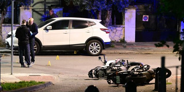 Βίντεο: Η στιγμή που οι διαρρήκτες εμβολίζουν τις μηχανές ΔΙΑΣ στον Άγιο Δημήτριο