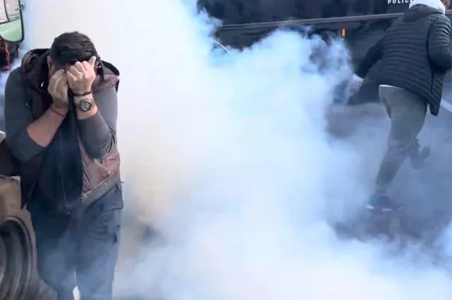 Λάρισα: Επεισόδια και χημικά στους αγρότες από τα ΜΑΤ