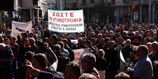 Οι “κουρασμένοι από υποσχέσεις” αγρότες διαδήλωσαν στην Αθήνα