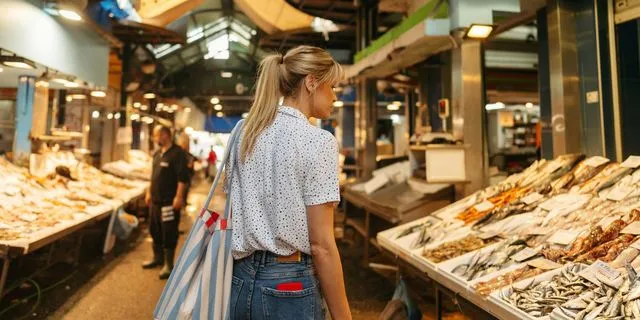 Νέο πληθωριστικό “ψαλίδι” στο εισόδημα των νοικοκυριών