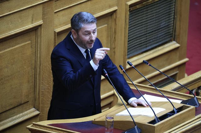 Ο πρόεδρος του ΠΑΣΟΚ στο βήμα της Βουλής