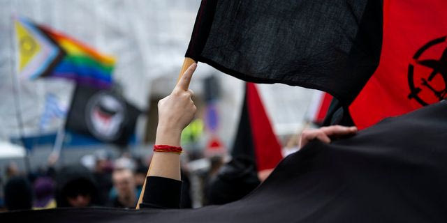 Ο Τραμπ κλιμακώνει τον πόλεμο κατά των Antifa – Στο στόχαστρο ελληνικές οργανώσεις