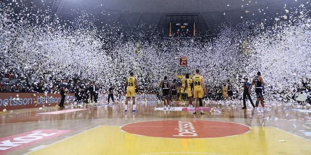 Άρης Betsson – ΠΑΟΚ: Όμορφη ατμόσφαιρα στο Αλεξάνδρειο και χαμός από λευκά χαρτάκια