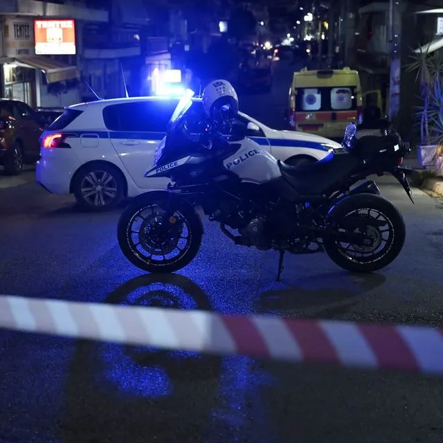 Καλύβια: Ελεγχόμενη έκρηξη σε αυτοκίνητο με εμπρηστικό μηχανισμό