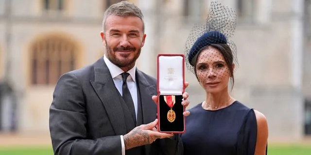 Ο Ντέιβιντ Μπέκαμ χρίστηκε ιππότης από τον Βασιλιά Κάρολο