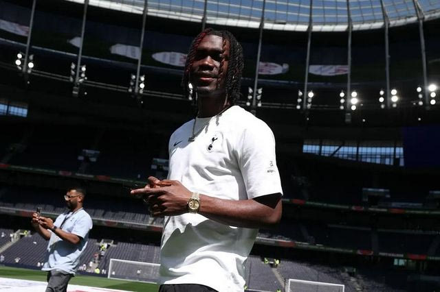 Τότεναμ: Έκλεψαν πάνω απο 940.000 ευρώ από τον τραπεζικό λογαριασμό του Μπισουμά