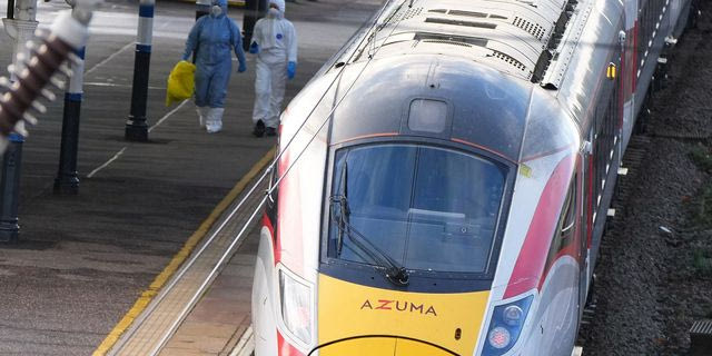 Επίθεση με μαχαίρι στη Βρετανία: Σε κρίσιμη κατάσταση εργαζόμενος στο τρένο που έσωσε ζωές