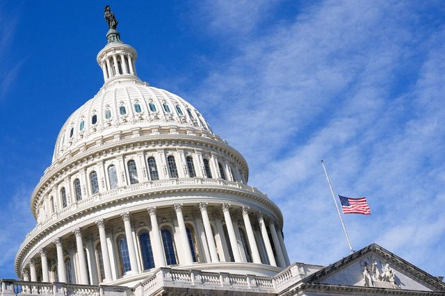 Τι πήραν από την κυβέρνηση Τραμπ οι οκτώ Δημοκρατικοί που τελείωσαν το shutdown