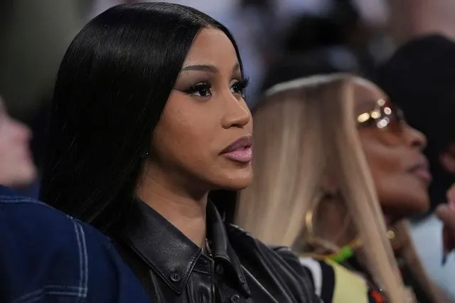 Cardi B: Μετέτρεψε τον ομφάλιο λώρο του γιού της σε χρυσό μενταγιόν