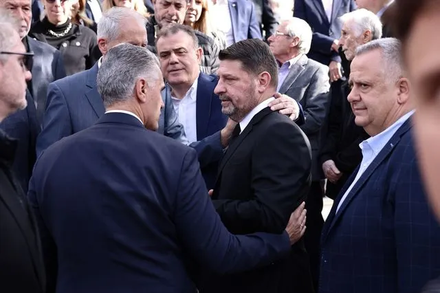 Νίκος Χαρδαλιάς: Το τελευταίο “αντίο” στον πατέρα του, Γιώργο