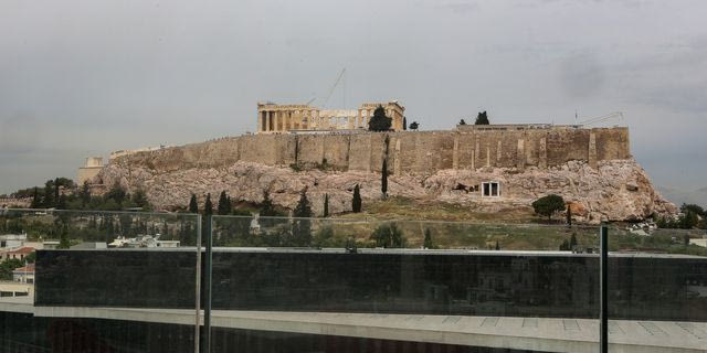 ΣτΕ: Κυρώσεις για τη μη κατεδάφιση του ξενοδοχείου Cocomat απέναντι από την Ακρόπολη