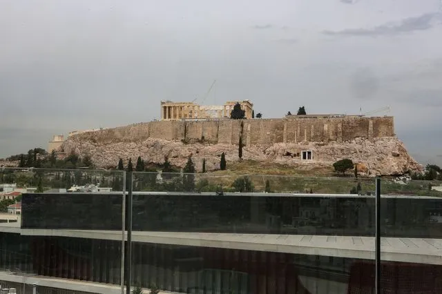 ΣτΕ: Κυρώσεις για τη μη κατεδάφιση του ξενοδοχείου Cocomat απέναντι από την Ακρόπολη